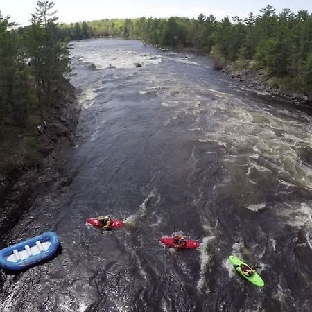 Wilderness Tours Rafting Resort Foresters Falls 외부 사진
