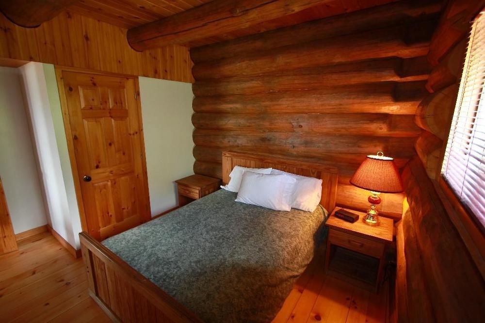 Wilderness Tours Rafting Resort Foresters Falls 외부 사진