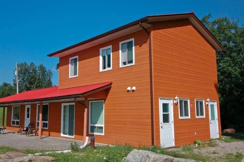 Wilderness Tours Rafting Resort Foresters Falls 외부 사진
